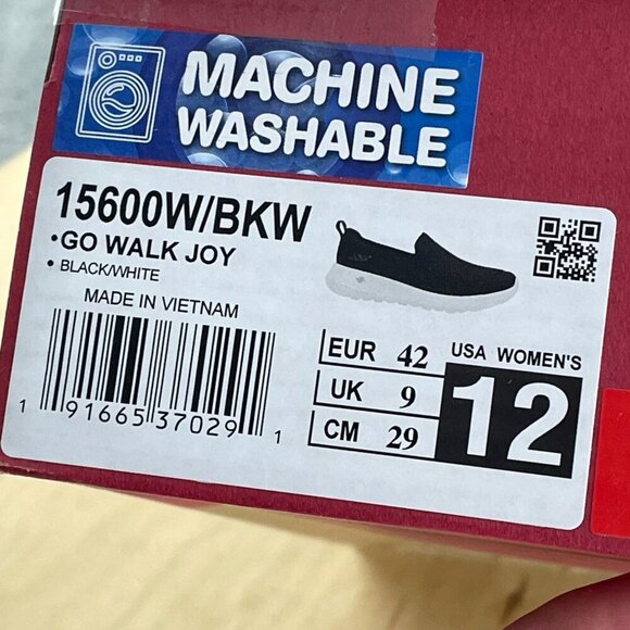 Skechers Women's Go Walk Joy Sneaker, Black/White, 12 Wide S208 - Picture 6 of 9